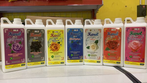 Pelicin dan Pengharum Pakaian 1Liter merk Karel Jhon